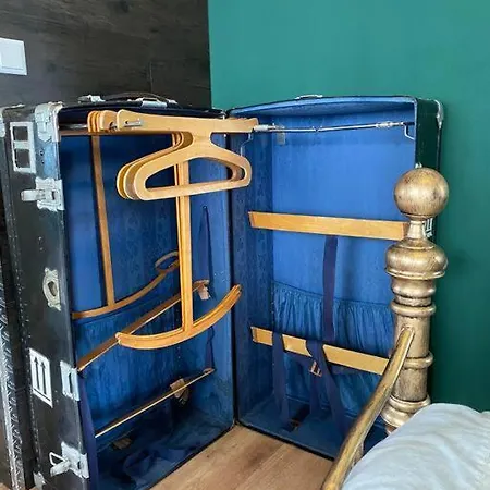 Gleis 1, Eisenbahn Waggon Mit Whirlpool Und Ofen Dahlem (Euskirchen)