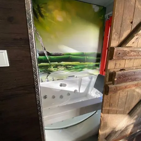 Tatil Evi Gleis 1, Eisenbahn Waggon Mit Whirlpool Und Ofen Dahlem (Euskirchen)