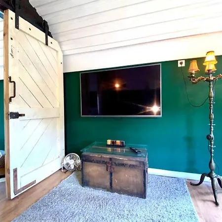 Gleis 1, Eisenbahn Waggon Mit Whirlpool Und Ofen Dahlem (Euskirchen)