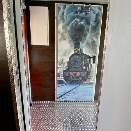בית נופש Gleis 1, Eisenbahn Waggon Mit Whirlpool Und Ofen *