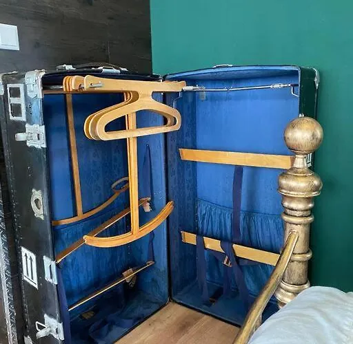 Gleis 1, Eisenbahn Waggon Mit Whirlpool Und Ofen 克罗嫩堡