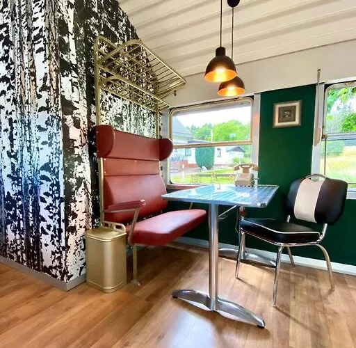 Gleis 1, Eisenbahn Waggon Mit Whirlpool Und Ofen Feriehus