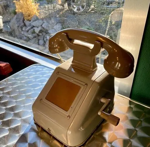 Gleis 1, Eisenbahn Waggon Mit Whirlpool Und Ofen * 克罗嫩堡