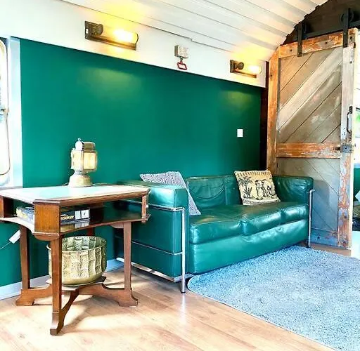 Gleis 1, Eisenbahn Waggon Mit Whirlpool Und Ofen 度假居