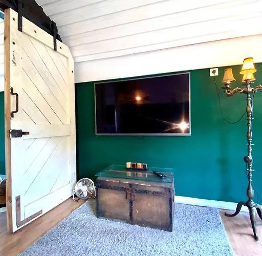 Gleis 1, Eisenbahn Waggon Mit Whirlpool Und Ofen 克罗嫩堡