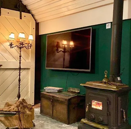 Gleis 1, Eisenbahn Waggon Mit Whirlpool Und Ofen Feriehus *