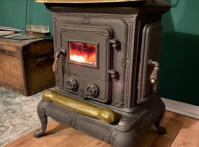 Gleis 1, Eisenbahn Waggon Mit Whirlpool Und Ofen * Dahlem (Euskirchen)